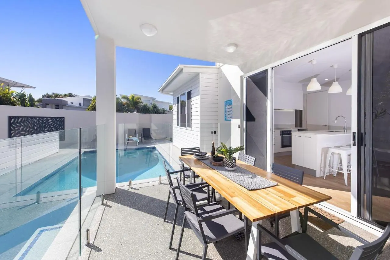 Waves Beach House Marcoola 0*,  Australia