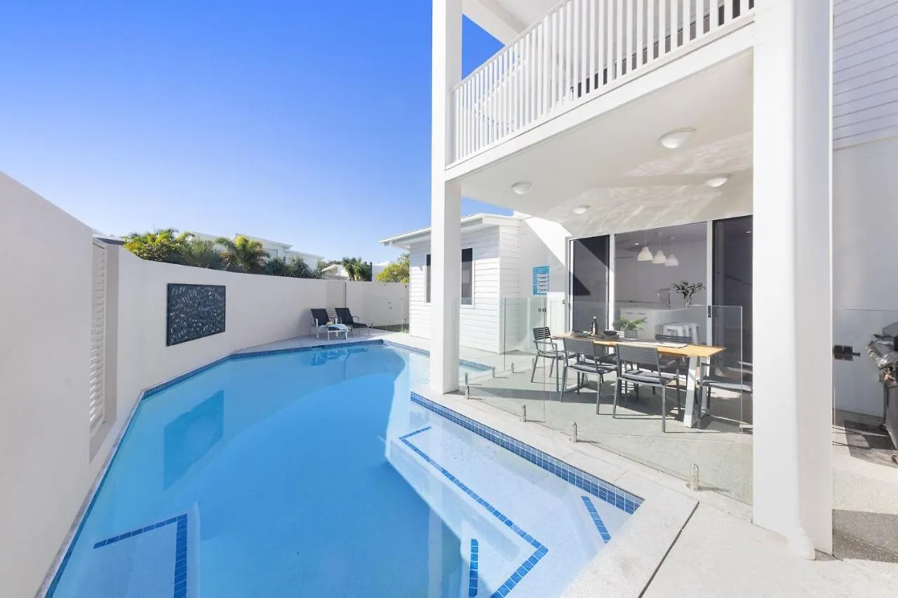 Waves Beach House Marcoola Holiday home